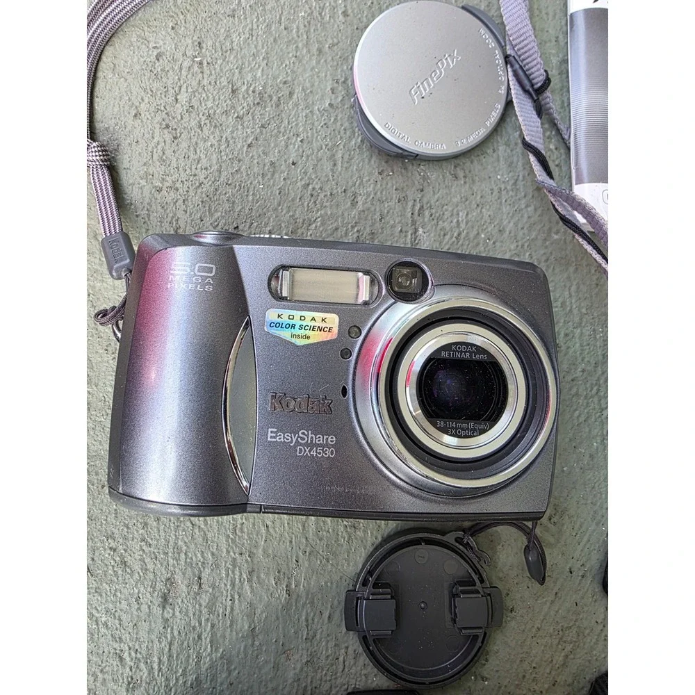 Vintage Camera Lot Canon T70 Fujifilm FinePix 3800 Kodak EasyShare Snappy Z2